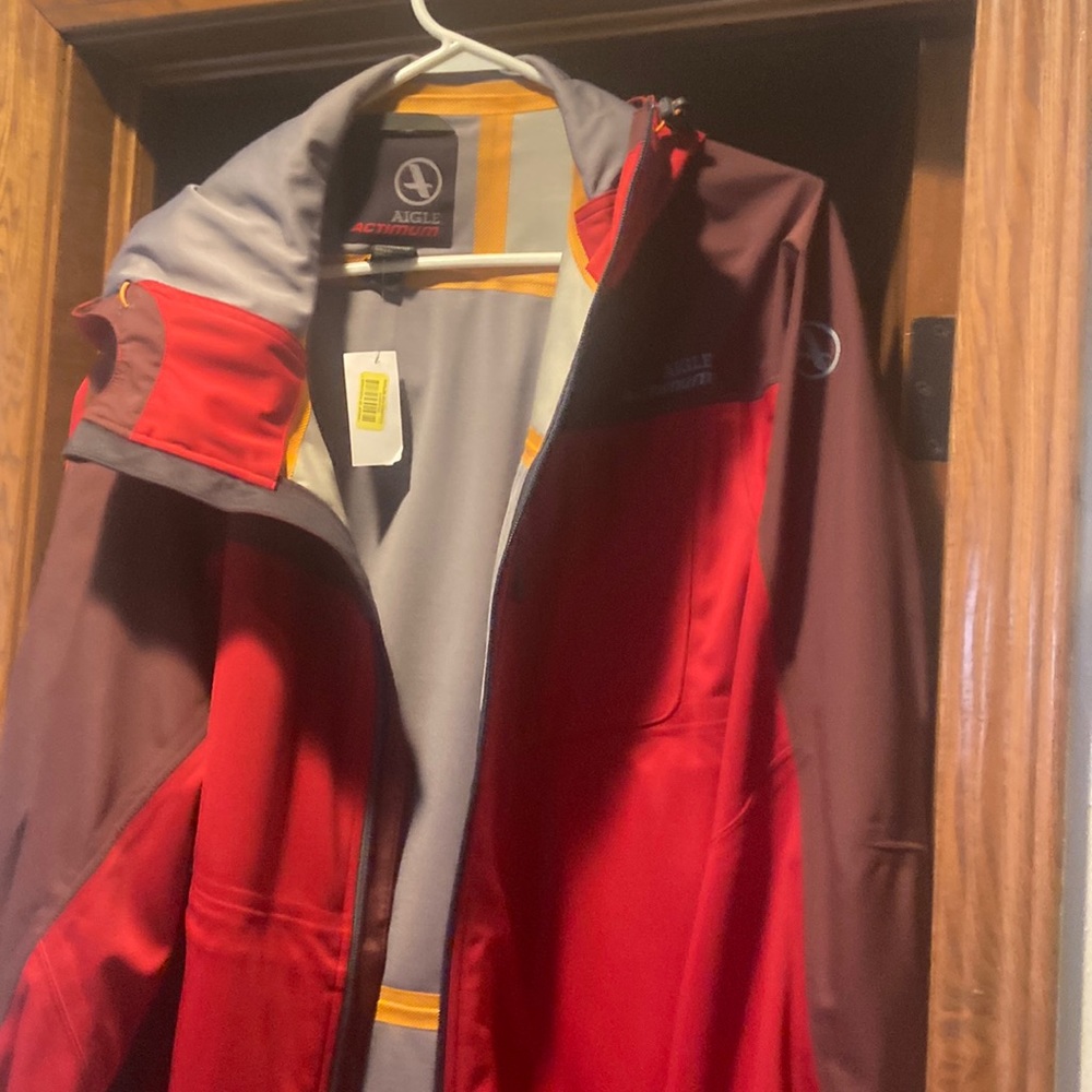 New with tags Aisle Actinum Mens XL All WeatherShell jacket.. Water and Wind res